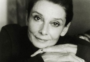 Audrey Hepburn sakė: "Atmink, kad jei tau reikia draugiškos pagalbos, ją rasi ten, kur baigiasi tavo ranka.“